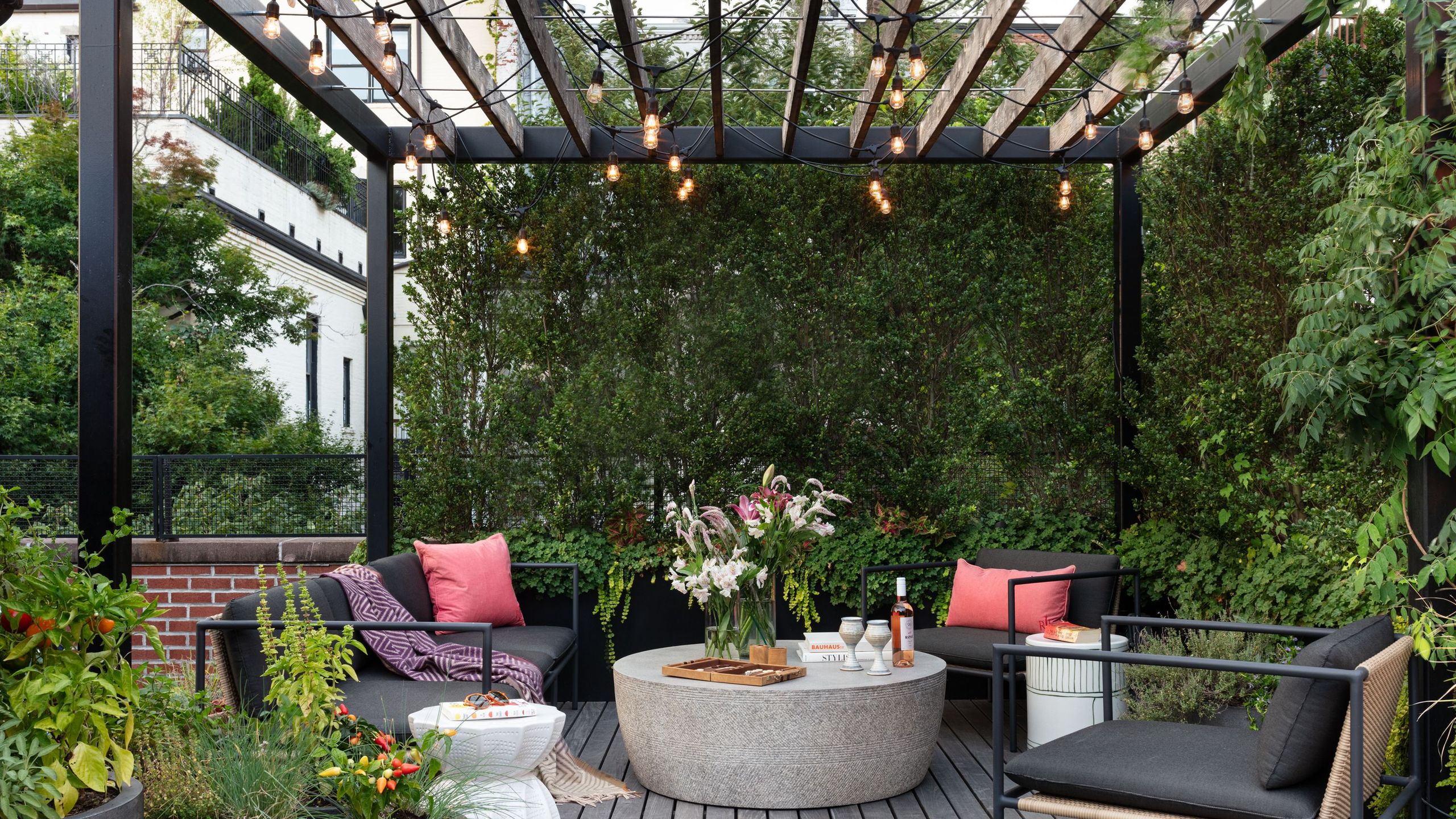 Pergola auf einer Terrasse beim Kunden